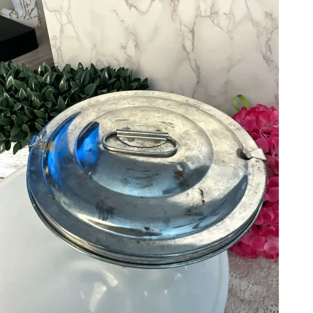 Vintage steamed pudding mold with lid; metal fluted sides Christmas pudding